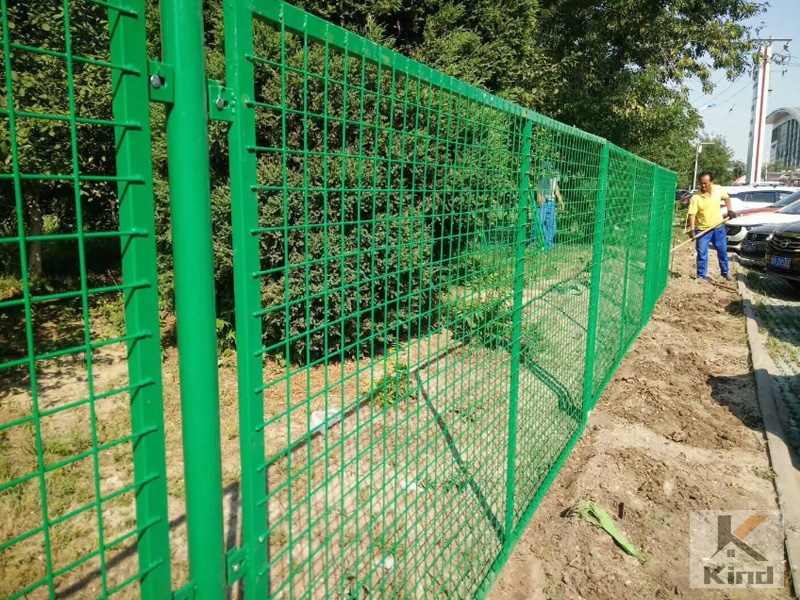 Pvc coated welded wire mesh fence