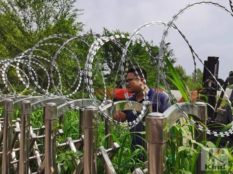 Straight Razor Wire