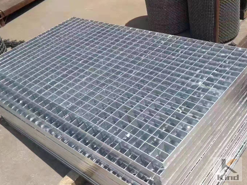 Hot dip galvanized steel grating